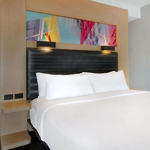 Junior Suite 1 King Sofa bed Corner room